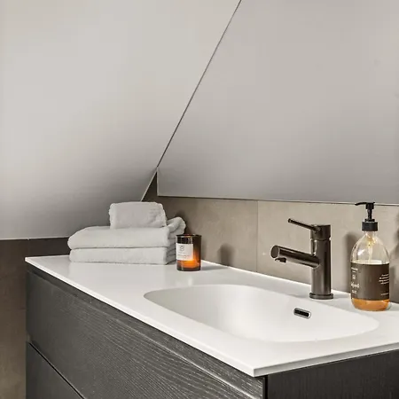 Stylish Loft On Bakaroy Апартаменты Хёугесунн